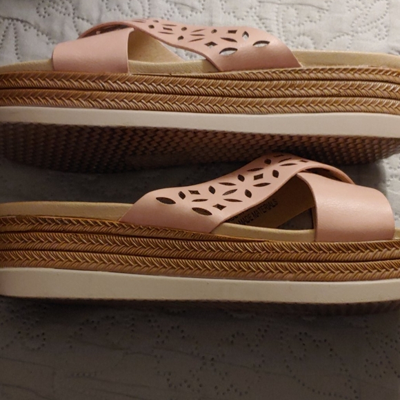 Sandalsl - Picture 2 of 5